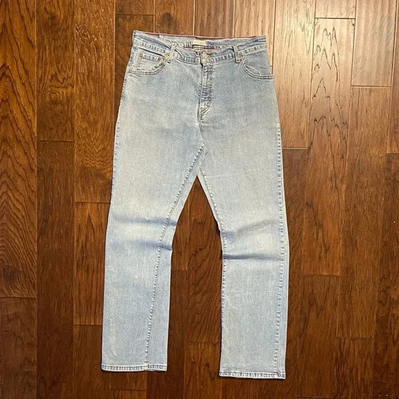 Levi’s Classic Relaxed Bootcut 550 Tapered Light Wash Jeans - Picture 3 of 10